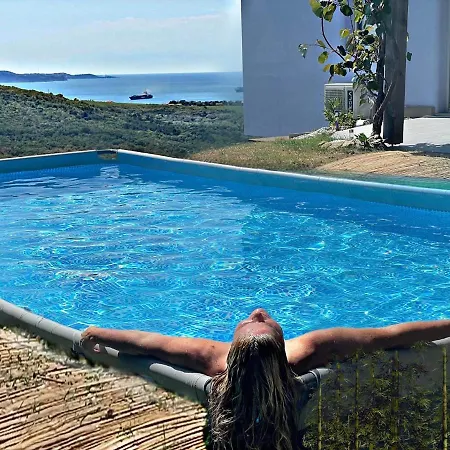 Luxury , Nature & Sea شقة *